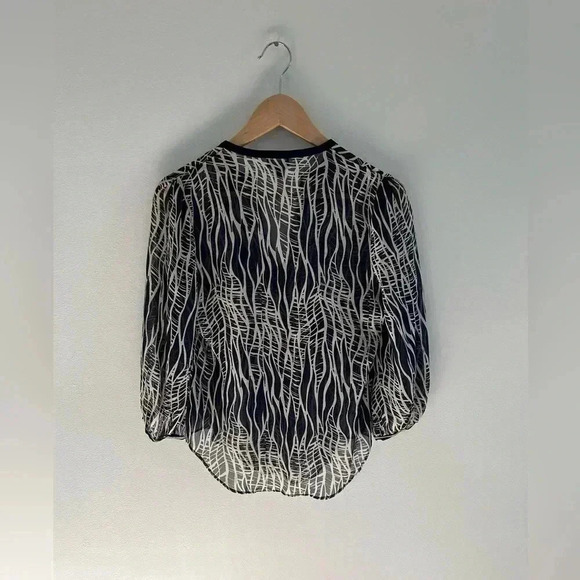 ANTHROPOLOGIE FEI 100% SILK Balloon Sleeve navy Sheer button down Blouse Sz 2 - Picture 5 of 7